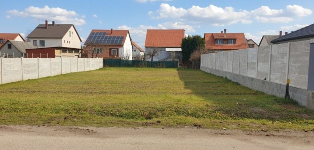 Elad� �p�t�si telek kertv�rosi lak�k�rnyezetben, Fels�zsolc�n!