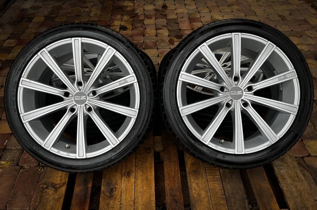 Elad eredeti OZ Lounge R18 - 5x120 alufelni