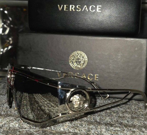 Eladó eredeti Versace 2226 100287 napszemüveg! Újszerű!!!