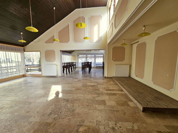 Elad� �tterem B�lcsk�n - Kiv�l� lehet�s�g a Duna k�zel�ben