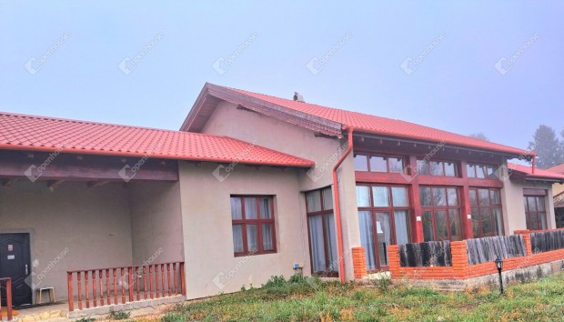 Elad� exkluz�v csal�di h�z Kom�rom- Kopp�nymonostoron !