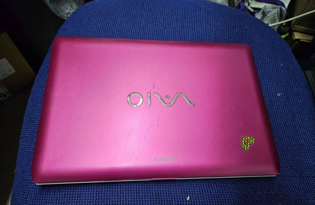 Elad ez a kis Cunci Sony vaio laptop