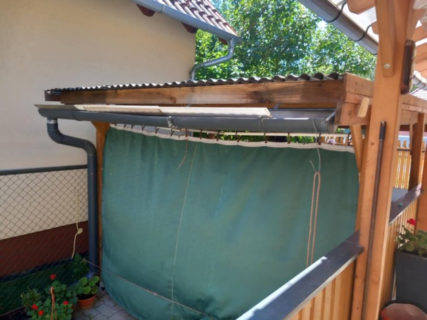 Eladó fából készült autó beálló Győrben