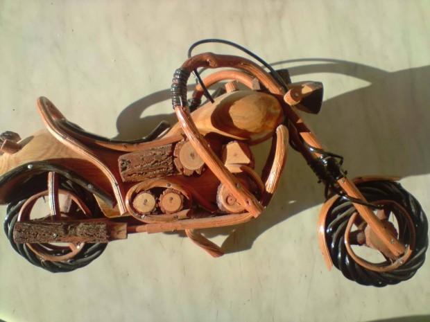 Eladó fából készült motor dekoráció 34x20x10cm Zalaegerszegen
