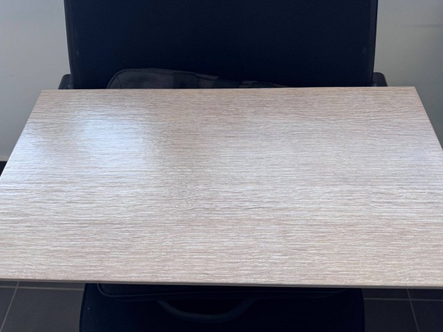 Elad� faicsempe, d�szcsempe