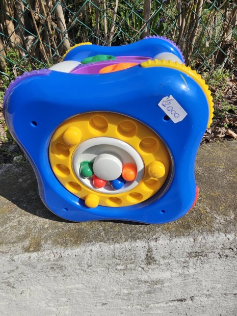 Elad� fejleszt� kocka