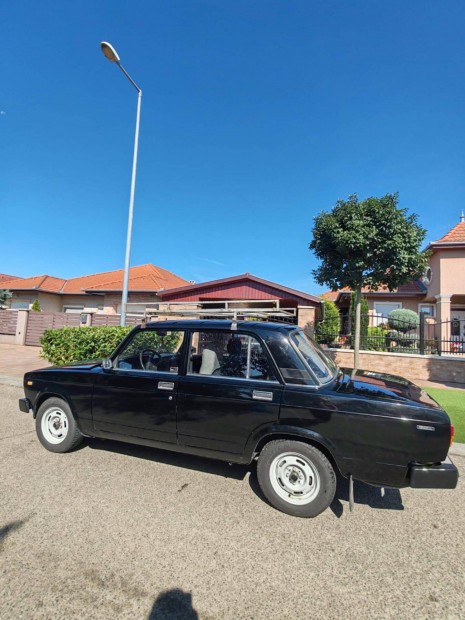 Elad fekete Lada 21053