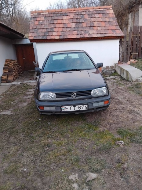 Eladó fekete Volkswagen 1 H Golf 1391 cm3, benzin, személyautó