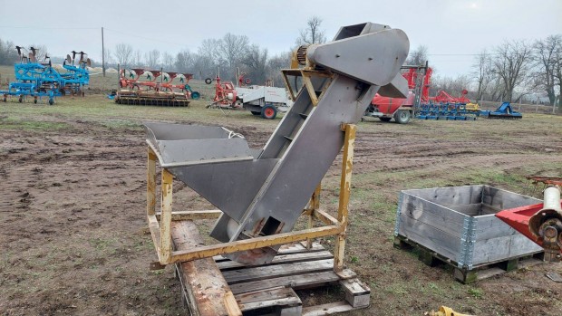 Elad� felhord�szalag sz�ll�t�szalag