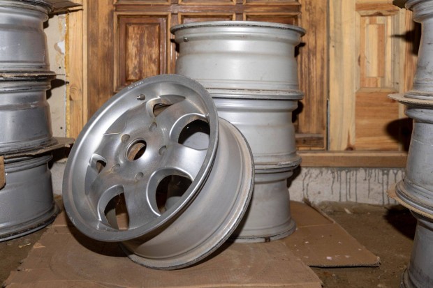 Elad� felni (jeep, terepj�rok, susuki)