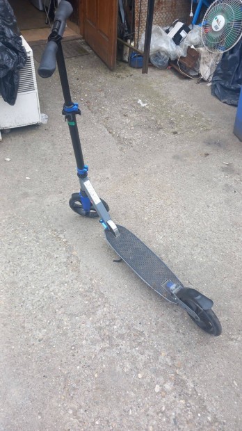 Eladó felnőtt roller Masszív, megbízható városi közlekedéshez