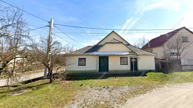 Elad� fel�j�tand� 47 m2 �zlet + 57 m2 csal�di h�z Saj�szentp�teren