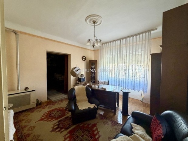 Elad� fel�j�tand�, 5 szob�s h�z, nagy saroktelken J�szap�ti