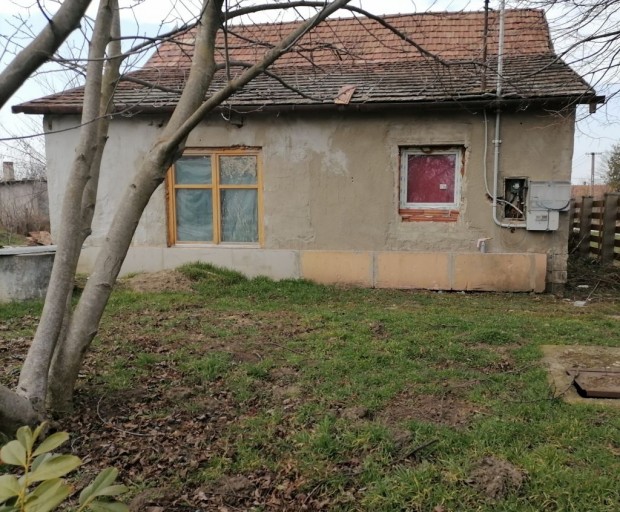 Elad� fel�j�tand� csal�di h�z Pusztaszabolcson!