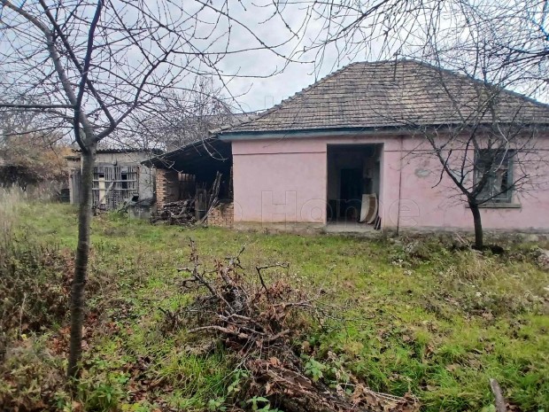 Elad� fel�j�tand� csal�di h�z R�d�n!