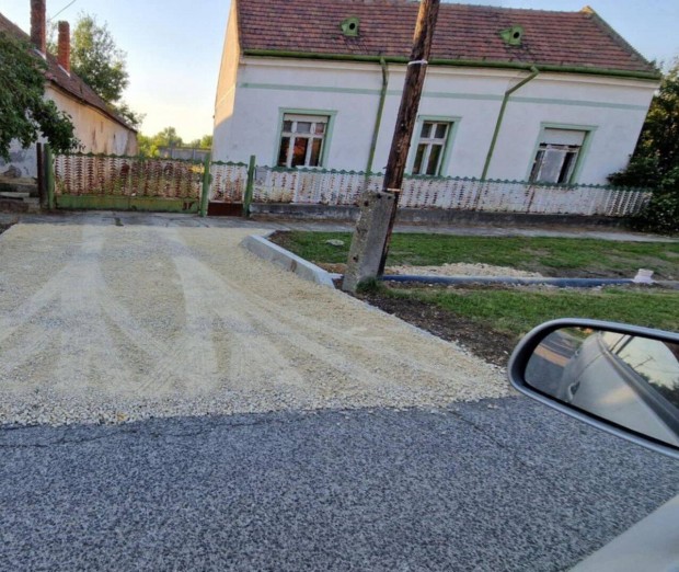 Eladó felújításra váró családi ház