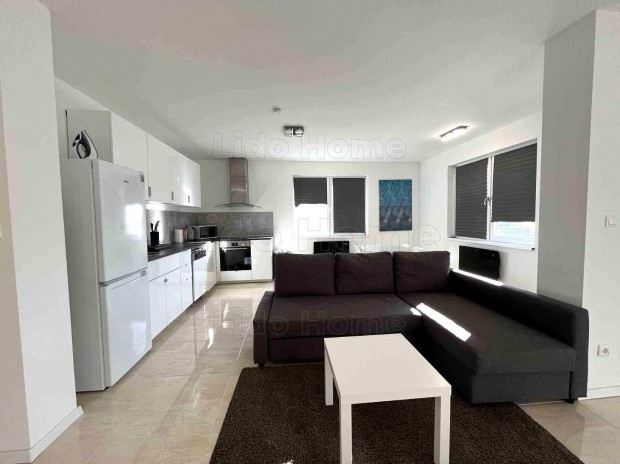 Elad� fel�j�tott Csal�di h�z Balatonbogl�ron!