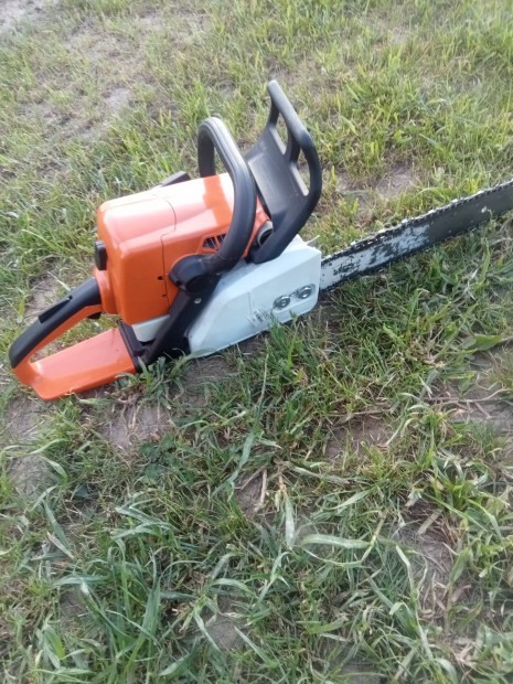 Elad feljtott Stihl MS 250 3.1le.