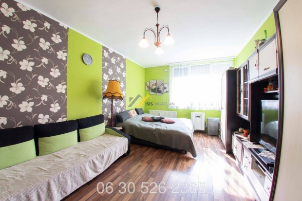 Elad� fel�j�tott, 2.emeleti, 2 szob�s, g�zcirk�s lak�s a Derkovitson