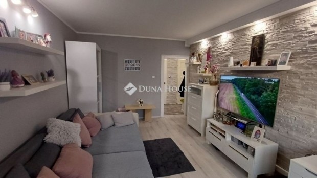 Elad� fel�j�tott, 2 szob�s  lak�s, Budapest 15. ker. P�skomliget utca