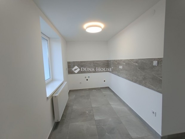 Elad� fel�j�tott, 3 szob�s h�z, Nagyk�ta