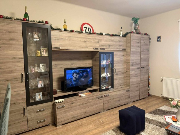 Elad� fel�j�tott, belv�rosi lak�s Gy�ngy�s�n