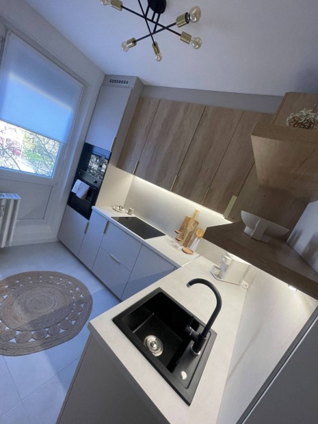 Eladó felújított, bútorozott, 50 m2-es, 2 szobás lakás Szekszárdon!