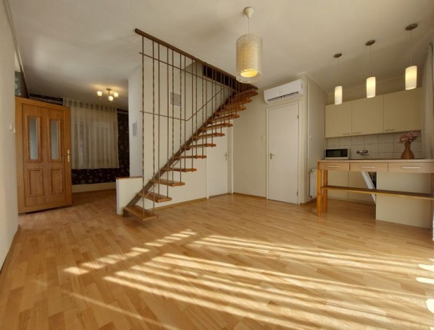 Elad� fel�j�tott, t�lies�tett nyaral� Hark�nyban !