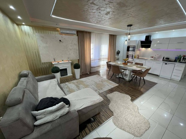 Elad� fel�j�tott csal�di h�z Nagyk�ll� csendes utc�j�ban!