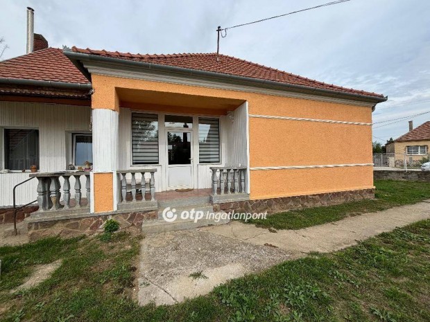Eladó felújított családi ház Vanyolán