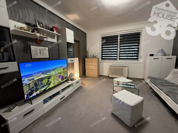 Elad� fel�j�tott f�ldszinti laks!