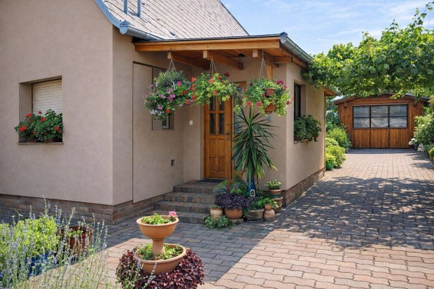 Elad� fel�j�tott h�zik� Hark�nyban!