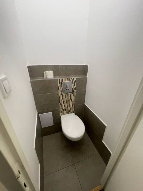 Elad� fel�j�tott lak�s Asz�don