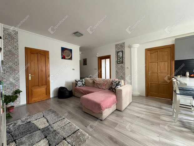 Elad� fel�j�tott lak�s Hajd�b�sz�rm�nyben!