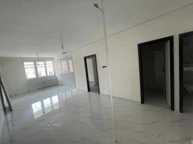 Elad� fel�j�tott lak�s Ny�regyh�z�n a s�t�l� utc�ban!