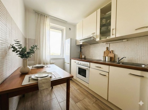 Elad� fel�j�tott lak�s a Tildy Z. utc�ban