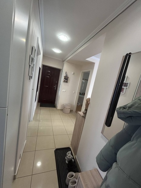 Elad� fel�j�tott nagy lak�s