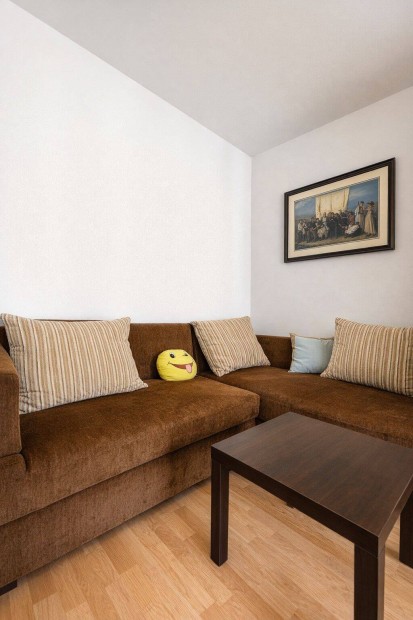 Elad� fel�j�tott panel lak�s P�csen a J�zsef Attila utc�ban