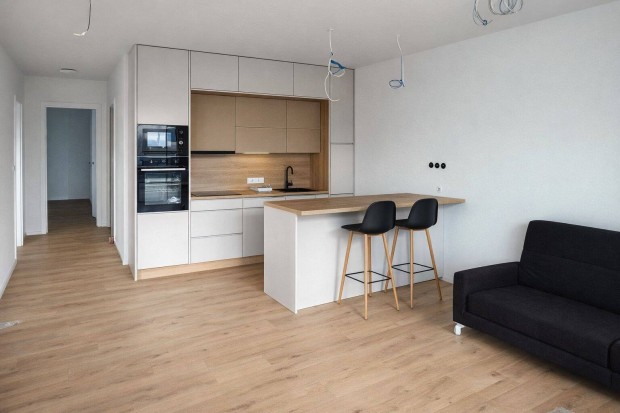 Elad� fel�j�tott t�gla lak�s P�csen a H�rsfa utc�ban!