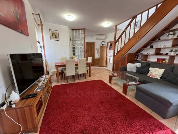 Elad� fel�j�tott t�glalak�s Balatonbogl�r sz�v�ben!