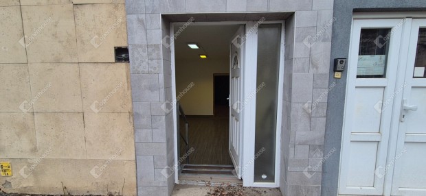 Elad� fel�j�tott utcafronti �zlethelyis�g Miskolc belv�ros�ban