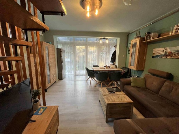 Elad� fel�j�tott v�zk�zeli nyaral� Balatonfenyvesen!