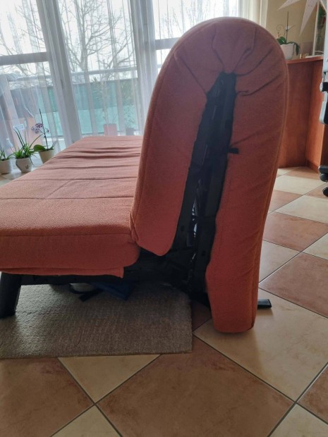 Elad� fiatalos kanap�