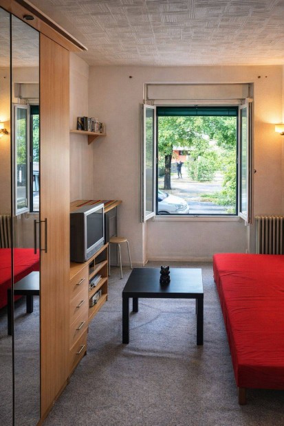 Elad� f�ldszintes garzonlak�s P�csen, a belv�ros sz�l�n