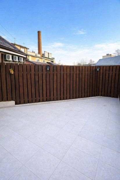 Elad� f�ldszinti t�gla lak�s P�csen, az �desany�k �tj�n