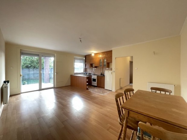 Elad� f�ldszinti teraszos t�glalak�s Szentl�rincen!