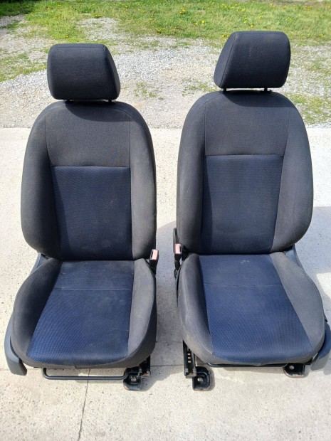Eladó ford focus első ülések !