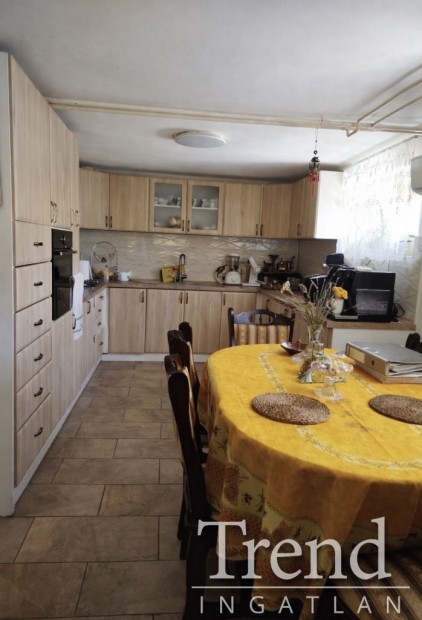 Elad� f�utcai, t�bbfunkci�s ingatlan Baracson