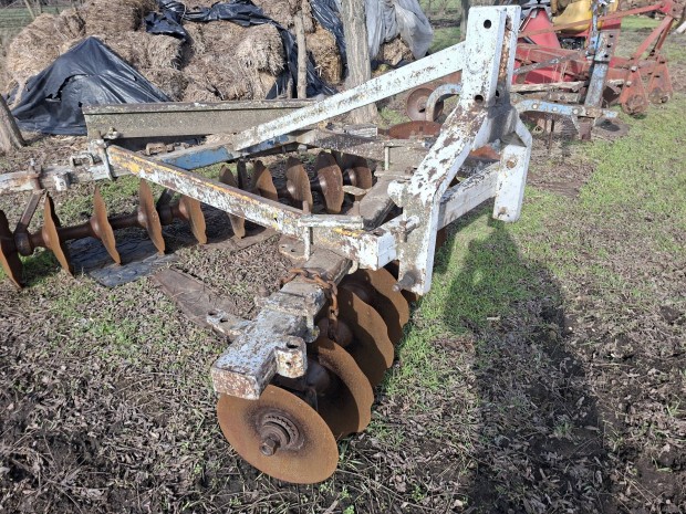 Elad� f�ggesztett neh�z t�rcsa