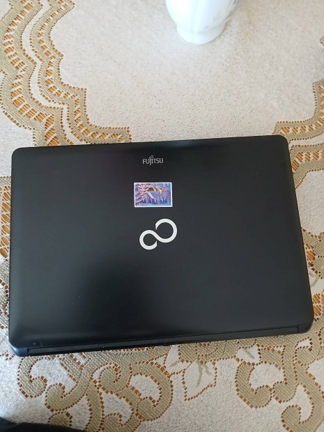 Elad fujitsu laptop!